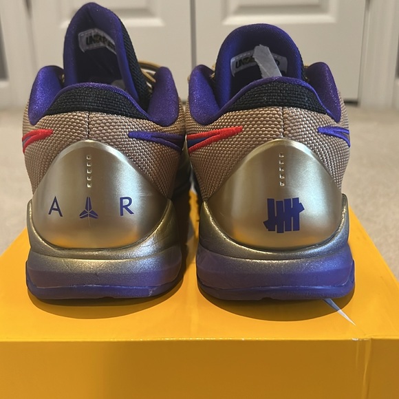 SOLD - Kobe V Protro Undefeated - Picture 4 of 9